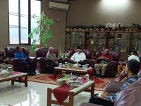 Bupati Pangkep, Muhammad Yusran Lalogau didampingi kepala BKPSDM Pangkep, Farmawaty berkujung ke LAN RI Makassar, Jumat, 25 April 2025.