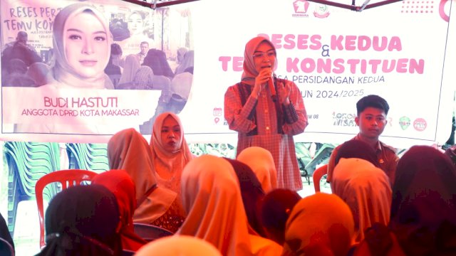 Anggota DPRD Kota Makassar, Budi Hastuti menggelar reses perdananya di Jalan Mannuruki 2, Kelurahan Mangasa, Kecamatan Tamalate, Senin (10/3/2025).