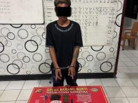Komitmen Polres Dompu dalam memberantas peredaran narkoba kembali dibuktikan lewat penangkapan seorang terduga pengedar sabu-sabu berinisial R (28) di wilayah Desa Rasabou, Kecamatan Hu’u, Kabupaten Dompu, Kamis malam (24/4/2025) sekitar pukul 21.00 WITA.