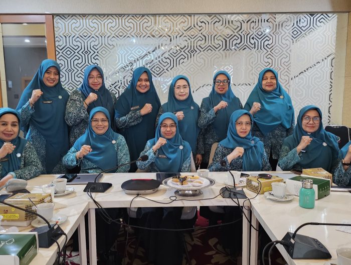 Tim Penggerak PKK Provinsi Sulawesi Selatan melaksanakan pertemuan tentang penyamaan persepsi pengurus bersama TP PKK Kabupaten/Kota se-Sulsel secara hybrid, pada Jumat, 25 April 2025.