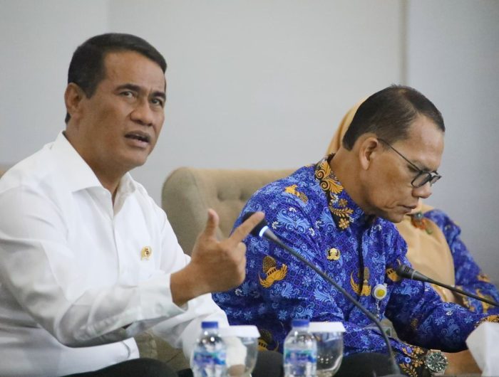 Menteri Pertanian RI, Andi Amran Sulaiman saat memimpin rapat di Kementan RI.