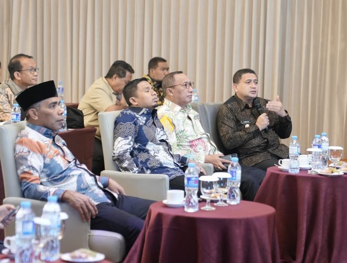 Wali Kota Makassar Munafri Arifuddin menghadiri Musyawarah Komisariat (Muskomwil) Luar biasa, Asosiasi Pemerintah Kota Seluruh Indonesia (APEKSI) Komisariat Wilayah (Komwil) VI, di Hotel Aston Makassar, Kamis (24/4/2025).