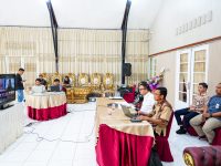 Sekretaris Daerah Provinsi Sulawesi Selatan, Jufri Rahman, mengikuti rapat koordinasi terkait laporan perkembangan penggunaan kendaraan bermotor listrik berbasis baterai (battery electric vehicle) sebagai kendaraan dinas operasional.