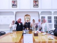 Wakil Wali Kota Makassar, Aliyah Mustika Ilham, menerima audiensi Dewan Pengurus Cabang Komunitas Ibu Cerdas Indonesia (KICI) Kota Makassar di Ruang Rapat Wakil Wali Kota, Balai Kota Makassar, Jumat (25/4/2025).