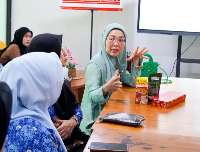 Ketua TP PKK Kota Makassar, Melinda Aksa saat pimpin rapat persiapan ajang Apeksi, di Surabaya.