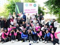 Ketua TP PKK Kota Makassar, Melinda Aksa saat bersama Dekranasda dan organisasi perempuan lainnya.