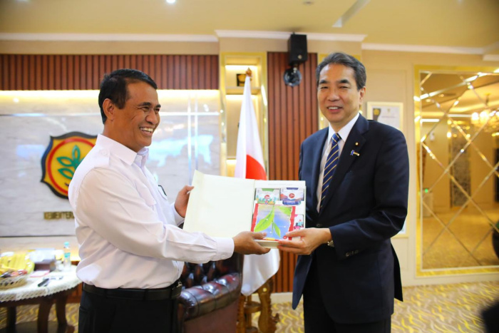 Menteri Pertanian RI, Andi Amran Sulaiman saat menerima Menteri Pertanian, Kehutanan, dan Perikanan Jepang, Eto Taku, di Kantor Pusat Kementerian Pertanian, Jakarta 29 April 2025.