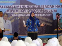 Bupati Gowa Sitti Husniah Talenrang didampingi Wakil Bupati Gowa, Darmawangsyah Muin melepas 599 Jemaah Calon Haji (JCH) Kabupaten Gowa di Masjid Agung Syekh Yusuf, Jum’at 25 April 2025