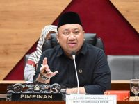 Ketua Komisi X DPR RI, Lalu Hadrian Irfani, mengklarifikasi alasan di balik digelarnya sejumlah rapat tertutup antara Komisi X dan sejumlah kementerian mitra, seperti Kementerian Pendidikan dan Kementerian Riset, Teknologi, dan Pendidikan Tinggi.