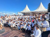 Ketua Umum IKA Universitas Hasanuddin Andi Amran Sulaiman saat bersama berbagai tokoh se-Sulsel, di Anjungan Hotel Pantai Gapura