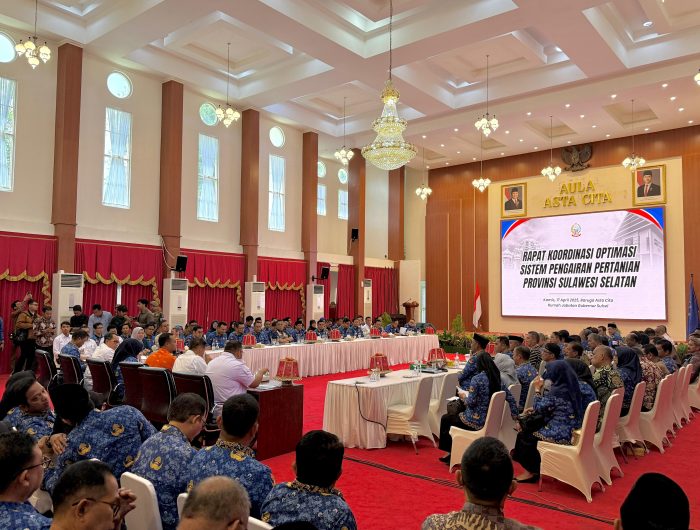 Rapat dipimpin langsung oleh Gubernur Sulsel, Andi Sudirman Sulaiman, dan dihadiri oleh seluruh perwakilan kepala daerah se-Sulawesi Selatan.