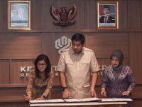 Seperti yang disampaikan Menteri Perumahan, tidak ada syarat bahwa ikut program rumah subsidi berarti harus mendukung pemerintahan