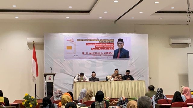 Anggota DPRD Kota Makassar, Muchlis Misbah menggelar sosialisasi penyebarluasan Perda nomor 5 tahun 2006 tentang Pengelolaan Zakat, di Hotel Grand Imawan Makassar, Minggu 16 Maret 2025.