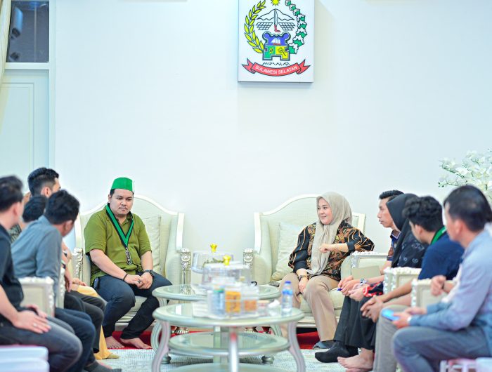 Wakil Gubernur Sulawesi Selatan, Fatmawati Rusdi, menerima audiensi dari Pengurus Badan Koordinasi (Badko) Himpunan Mahasiswa Islam (HMI) Sulawesi Selatan di Rumah Jabatan Wakil Gubernur Sulsel, Jalan Yusuf Dg Ngawing, Kota Makassar, Kamis, 24 April 2025.