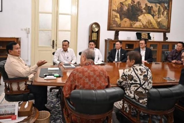 Presiden Republik Indonesia, Prabowo Subianto, mengadakan pertemuan tertutup bersama jajaran Badan Pengelola Investasi Daya Anagata Nusantara (BPI Danantara) di Jakarta Convention Center (JCC), Senin (28/4/2025).