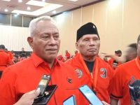 Ketua DPP PDI Perjuangan, Komarudin Watubun, meminta Presiden RI Prabowo Subianto menanggapi secara serius usulan sejumlah purnawirawan TNI terkait wacana pemakzulan Wakil Presiden Gibran Rakabuming Raka.