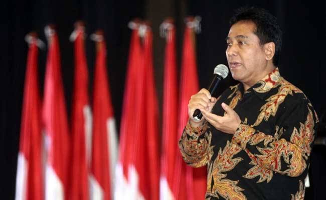 Barangkali lebaran tahun ini orang-orang lebih rindu kampung halaman dari pada terus-terus tinggal di kota. Mudik merupakan pilihan yang banyak orang tempuh. Di kampung halaman, mereka bisa menggali kenangan, berjumpa sanak saudara serta banyak hal lainnya yang tidak mereka temukan di kota.