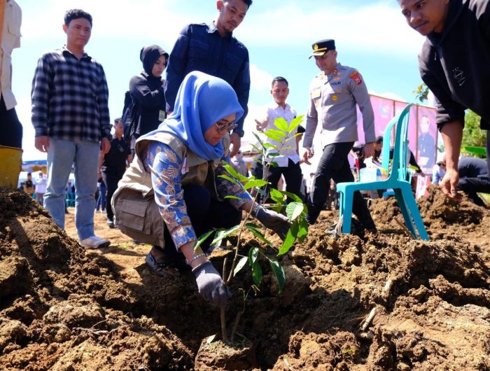 Andi Amran Sulaiman dan Bupati Gowa Husniah Resmikan Sekolah Unggulan KKSS Pertama di Gowa