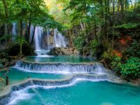 Dari savana yang memukau hingga air terjun eksotis, berikut adalah lima destinasi wisata paling direkomendasikan untuk Anda jelajahi di pulau ini