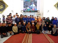 Bupati Gowa Husniah Talenrang saat melepas kontingen STQH ke luwu utara. Ist