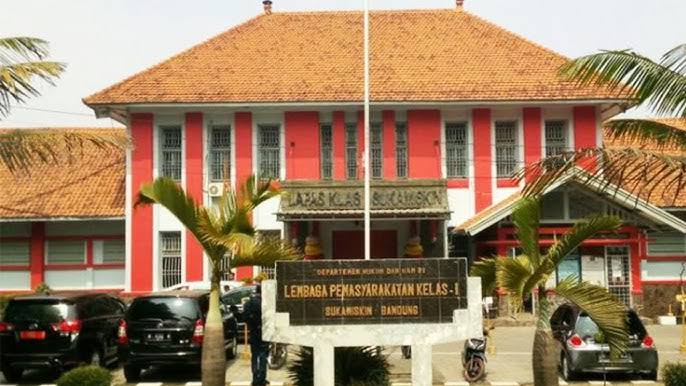 Menurut Kepala Bagian Tata Usaha Lapas, Benny, napi koruptor yang diusung untuk memperoleh remisi pada lebaran tahun ini sejumlah 295 orang, hanya saja yang disetujui 288 saja.