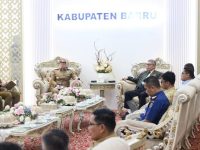 Kehadiran Taufan Pawe yang didampingi Tenaga Ahli DPR RI, disambut langsung Bupati Barru Andi Ina Kartika Sari bersama Wakil Bupati Barru Abustan Andi Bintang.