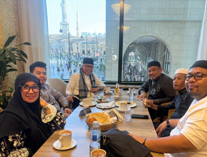 Pertemuan tersebut disinyalir terus memberikan penguatan kepada Taufan Pawe menjelang perhelatan Musda Golkar Sulsel yang akan diselenggarakan tahun ini.