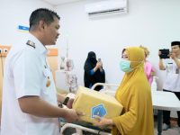 Uji Nurdin memberikan apresiasi, kepada direksi RSUD Prof. Anwar Makkatutu, atas inovasinya menghadirkan inovasi Unit Dialisis atau alat pencuci darah yang telah bekerjasama dengan BPJS Kesehatan.