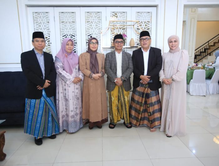 suasana penuh kebersamaan, Irwan Adnan menyampaikan bahwa momen Idulfitri adalah waktu yang tepat untuk mempererat tali persaudaraan dan menjaga keharmonisan di tengah masyarakat.