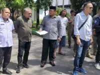 Dewan Perwakilan Rakyat Daerah (DPRD) Kota Makassar menerima aspirasi dari Aliansi Buruh dan Mahasiswa Menggugat (ABMM) yang menggelar aksi unjuk rasa, Rabu (5/2/2025).