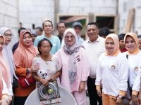 Bupati Gowa, Sitti Husniah Talenrang, meninjau langsung progres pembangunan rumah milik warga kategori Keluarga Miskin Ekstrem (KME) di sejumlah lokasi, Sabtu 10 Mei 2025.