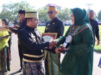 Wali Kota Parepare, Tasming Hamid, memimpin upacara peringatan Hari Pendidikan Nasional (Hardiknas) di Alun-Alun Lapangan Andi Makkasau, Jumat (2/05/2025).