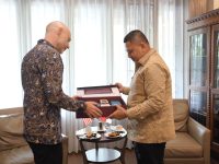 Potensi Kota Makassar, menjadi daya tarik untuk dilirik oleh instansi dalam negeri dan luar negeri. Peluang ini dimanfaatkan oleh Pemerintah Kota Makassar untuk membuka peluang kerjasama dengan berbagai pihak, termasuk negara tetangga atau negara sahabat.