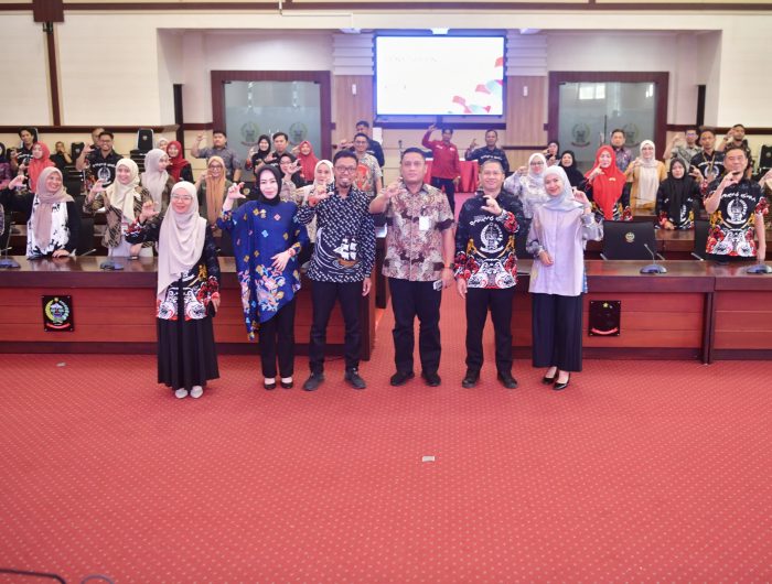 Pemerintah Provinsi Sulawesi Selatan (Pemprov Sulsel) menegaskan komitmennya dalam mewujudkan keterbukaan informasi publik secara terbuka dan responsif. Komitmen ini ditegaskan dalam Rapat Penetapan Daftar Informasi Publik (DIP) dan Daftar Informasi yang Dikecualikan (DIK) Tahun 2025, yang digelar di Ruang Rapat Pimpinan Kantor Gubernur Sulsel, Kamis, 15 Mei 2025.