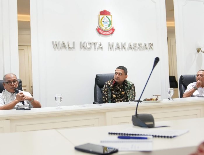 Pemerintah Kota Makassar menjadi salah satu kota yang dilirik Kementerian Pekerjaan Umum dan Perumahan Rakyat (PUPR) untuk mendapatkan dukungan dalam program strategis pengelolaan sampah nasional, yakni Indonesia Sustainable Waste Management Program (ISWMP).