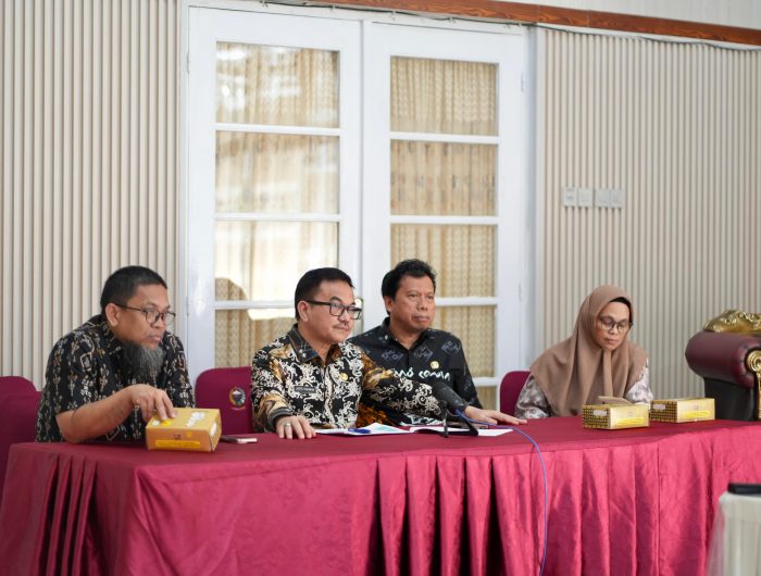Pemerintah Provinsi Sulawesi Selatan (Pemprov Sulsel) menunjukkan komitmen kuat dalam mendukung Program Makan Bergizi Gratis (MBG) yang menjadi salah satu program prioritas Presiden Prabowo Subianto dan Wakil Presiden Gibran Rakabuming Raka.
