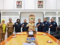 Wakil Wali Kota Makassar, Aliyah Mustika Ilham menerima kunjungan audiensi dari Organisasi Masyarakat Kerukunan Marigo Assamaturuk (KEMASS) Kota Makassar, di Ruang Wakil Wali Kota, Lantai 2 Balai Kota Makassar, Senin (26/5/2025).
