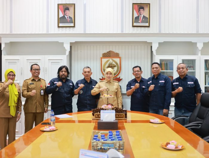 Wakil Wali Kota Makassar, Aliyah Mustika Ilham menerima kunjungan audiensi dari Organisasi Masyarakat Kerukunan Marigo Assamaturuk (KEMASS) Kota Makassar, di Ruang Wakil Wali Kota, Lantai 2 Balai Kota Makassar, Senin (26/5/2025).