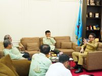Sekretaris Daerah Provinsi Sulawesi Selatan, Jufri Rahman, menerima kunjungan audiensi dari pengurus Ikatan Saudagar Muslim se-Indonesia (ISMI) Sulawesi Selatan di ruang kerjanya di Kantor Gubernur Sulawesi Selatan, Senin, 26 Mei 2025.