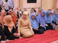 Wakil Wali Kota Makassar, Aliyah Mustika Ilham, secara resmi membuka kegiatan Ceramah Agama bagi Lansia yang diselenggarakan oleh Bagian Kesejahteraan Rakyat (Kesra) Sekretariat Daerah Kota Makassar, bertempat di Masjid Al-Abrar, Jl. Sultan Alauddin No. 82, Makassar, Senin (26/5/2025).