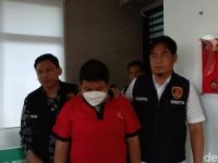 Seorang dosen Universitas Islam Negeri (UIN) Mataram, Wirawan Jamhuri (35), resmi ditetapkan sebagai tersangka dalam kasus kekerasan seksual terhadap sejumlah mahasiswinya. Ia kini terancam hukuman maksimal 12 tahun penjara.