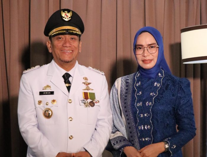 Bupati Luwu Timur, H. Irwan Bachri Syam bersama Ketua TP PKK Luwu Timur.