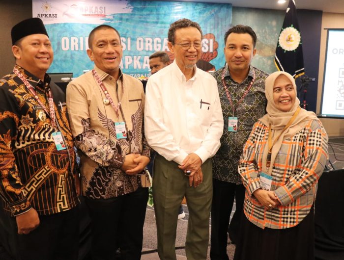 Bupati Luwu Timur, H. Irwan Bachri Syam, bersama para Bupati se-Indonesia mengikuti kegiatan Orientasi Organisasi Asosiasi Pemerintah Kabupaten Seluruh Indonesia (APKASI), yang digelar di Ruang Gangga, Hotel Sentra, Minahasa Utara, Kamis (29/05/2025).