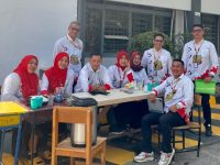 TPA SPMB. Kepala SMAN 1 Makasaar, Sulihin Mustafa, bersama Panitia TPA SPMB 2025 SMAN 1 Makassar, Kamis 15 Mei 2025.