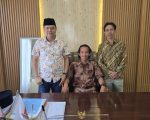 Wakil Ketua DPRD Kabupaten Dompu, Kurnia Ramadhan memberikan keterangan resmi terkait kebijakan Bupati Dompu yang merumahkan ribuan tenaga honorer daerah. Ia menegaskan, langkah tersebut merupakan konsekuensi langsung dari penerapan Undang-Undang Nomor 20 Tahun 2023 tentang Aparatur Sipil Negara (ASN) yang secara tegas menghapus status honorer di lingkungan pemerintahan.