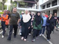 Wali Kota Makassar Munafri Arifuddin (Appi) saat bersama Ketua TP PKK Kota Makassar, Melinda Aksa dan pimpinan OPD Lingkup Pemkot Makassar melakukan jonging.