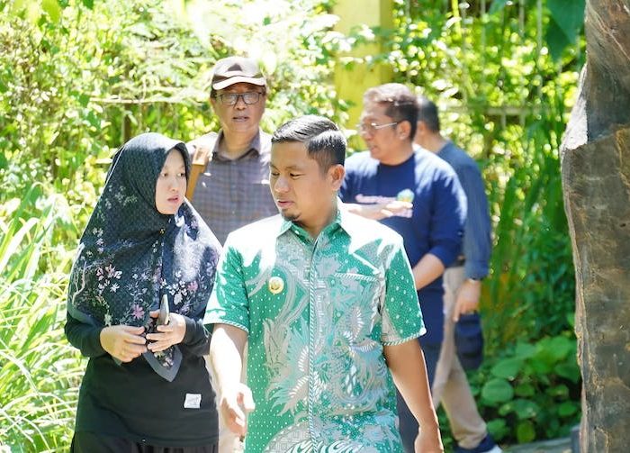 Wali Kota Parepare, Tasming Hamid, menerima kunjungan tim dari Pengelola Taman Rekreasi Selecta, Kota Batu, di kawasan Kebun Raya Jompie.
