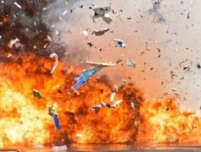 Tragedi ledakan amunisi kedaluwarsa milik TNI di Desa Sagara, Kecamatan Cibalong, Kabupaten Garut, Senin (12/5/2025), meninggalkan luka mendalam bagi banyak keluarga, salah satunya Ayat (35) yang kehilangan dua kakak sepupunya, Anwar bin Inon dan Iyus Ibing bin Inon.