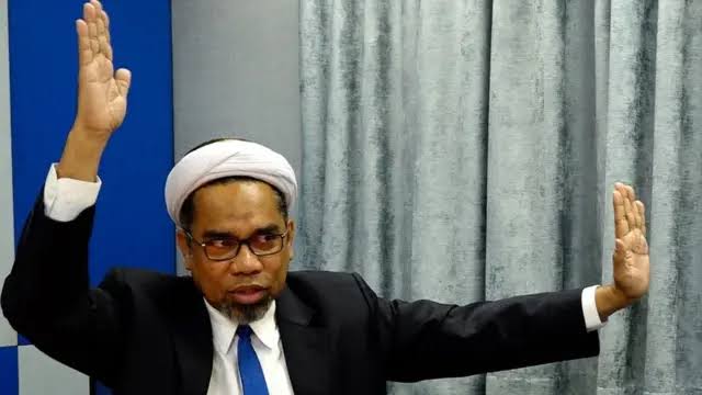 Mantan Tenaga Ahli Kantor Staf Presiden, Ali Mochtar Ngabalin, mengungkapkan adanya dugaan proyek besar di balik polemik ijazah Presiden Joko Widodo (Jokowi) yang belakangan menjadi sorotan publik.