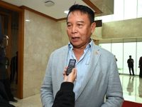 Anggota Komisi I DPR RI, TB Hasanuddin, menyoroti dugaan kelalaian dalam prosedur pemusnahan amunisi kedaluwarsa yang menewaskan 13 orang, termasuk empat anggota TNI, di Desa Sagara, Kecamatan Cibalong, Kabupaten Garut, Jawa Barat, Senin (12/5/2025).